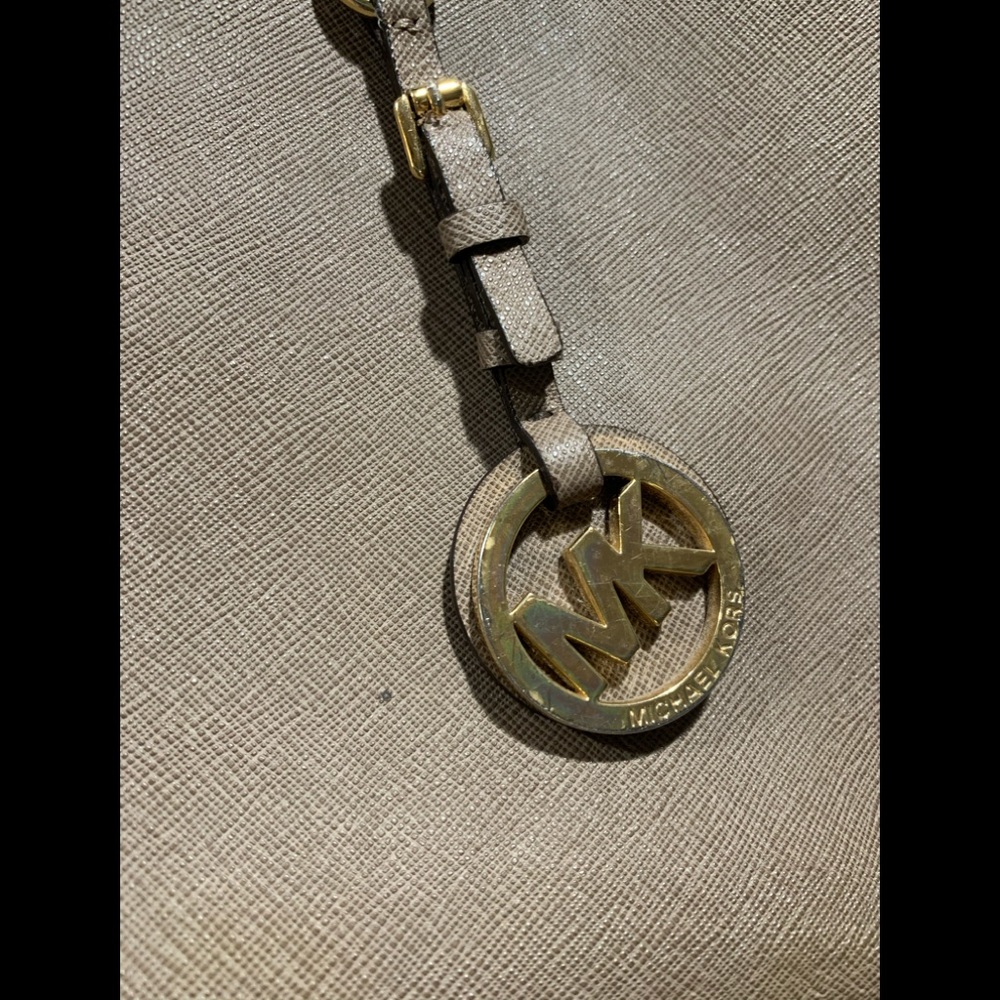 Michael Kors large purse 👜 - Picture 3 of 8